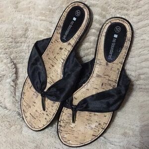 NO Boundaries Cloth Flip Flops Size 10